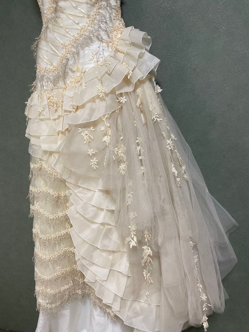 ウエディングドレス　7-11T 幸和ベルセゾン　フリル　ベージュ　アシンメトリー