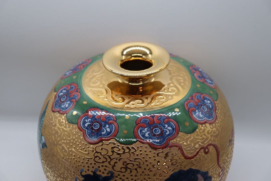 豪華　金彩　色絵獅子紋壺　送料込み250923