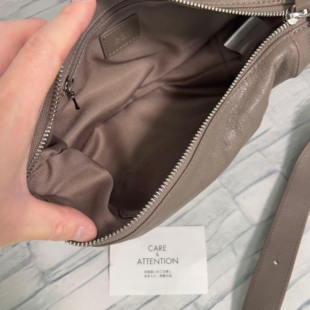 ear PAPILLONNERイアパピヨネ ボックスショルダーバッグ モカ　山羊