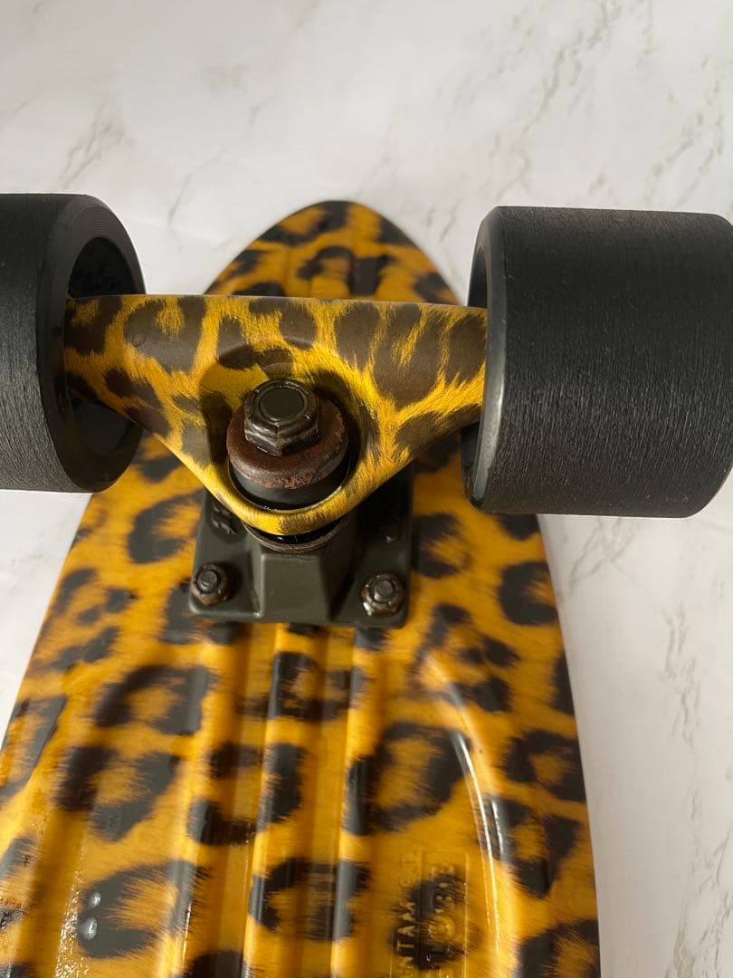 美品ミニクルーザー　スケボー　レオパード柄　GLOBE