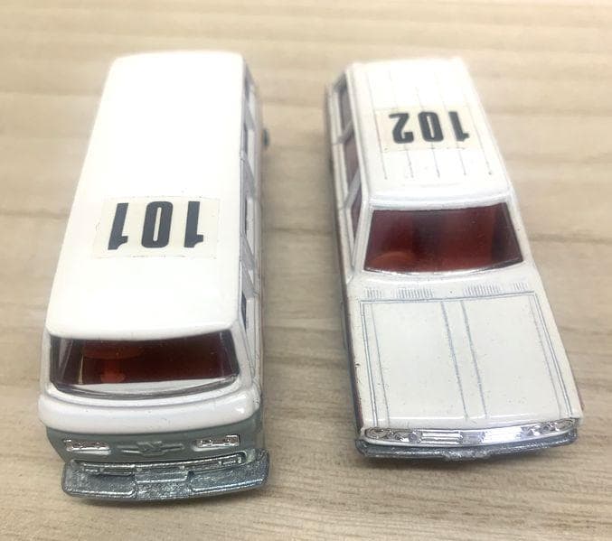 トミカ黒箱 日本航空　キャブオール連絡車＆セドリックワゴン連絡車　2台セット