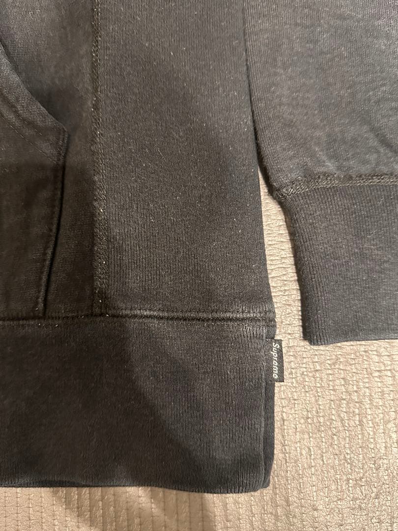 【値下げ・先着順】Supreme ロゴ　ブラック パーカー　Mサイズ