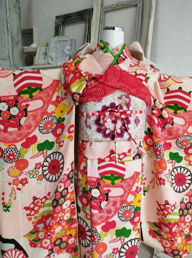 アンティーク薄ピンクの着物と3歳着物