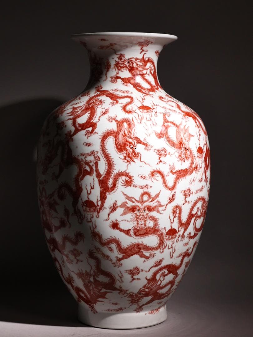 BK217　中国古玩　大清乾隆年製 銘　紅釉郡龍文様　花瓶　飾壷　壺　高40㎝