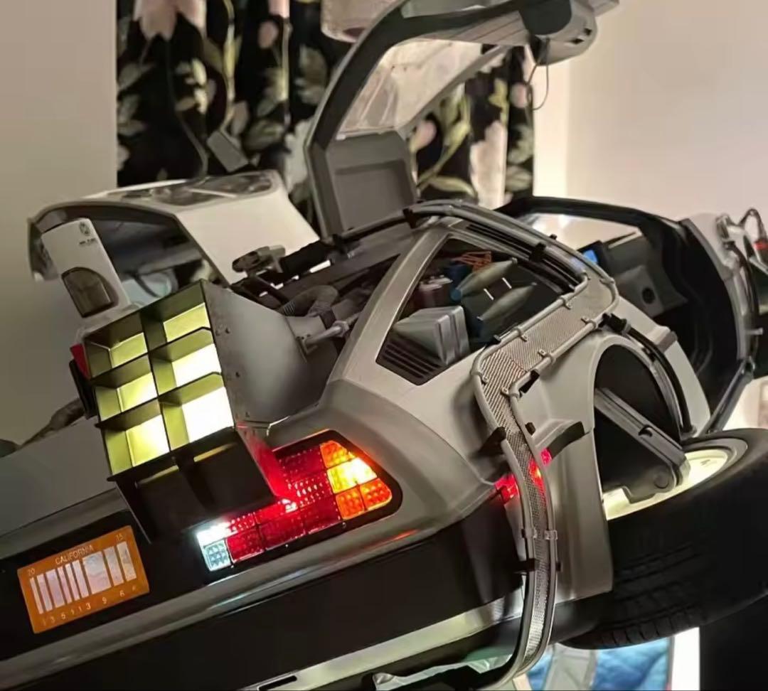 1/6ホットトイズ バックトゥザフューチャー パート2 デロリアンタイムマシーン