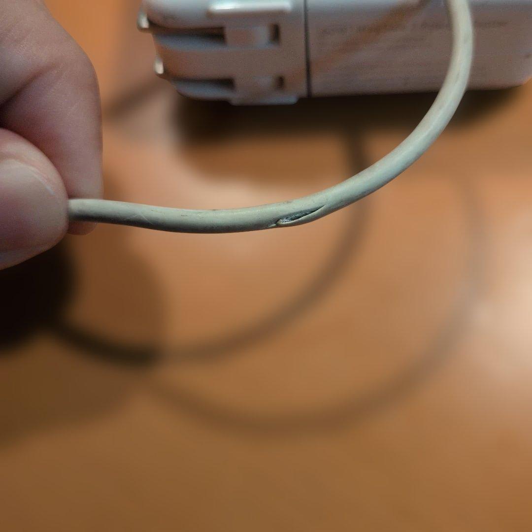 D*様 MacBook Pro A1502 128GB 本体及び充電コード（箱は