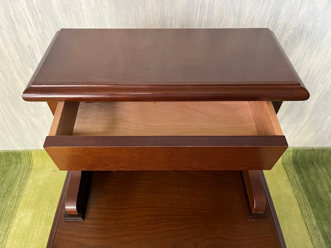 フランスベッド社製　ナイトテーブル