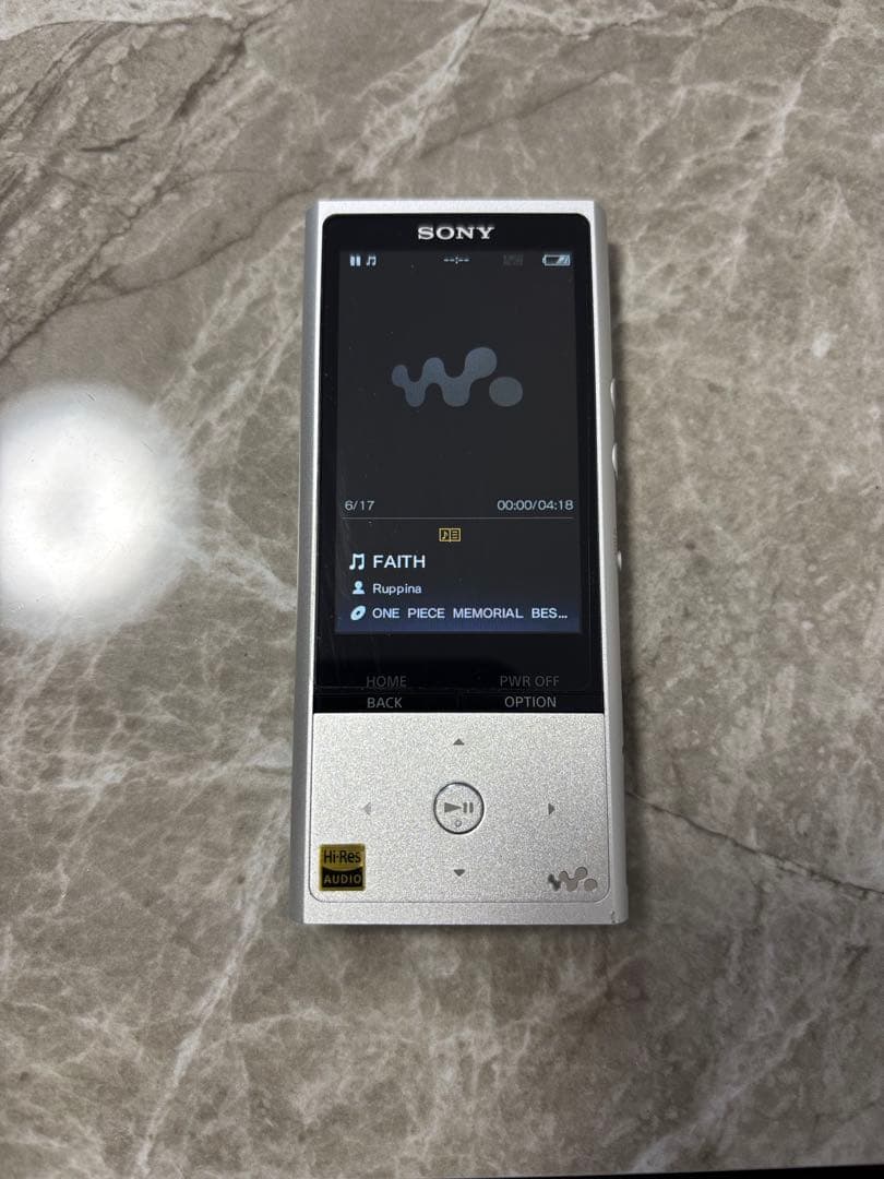 SONYウォークマンNW-ZX100 128GB　ケーブル付属、液晶フィルム付属