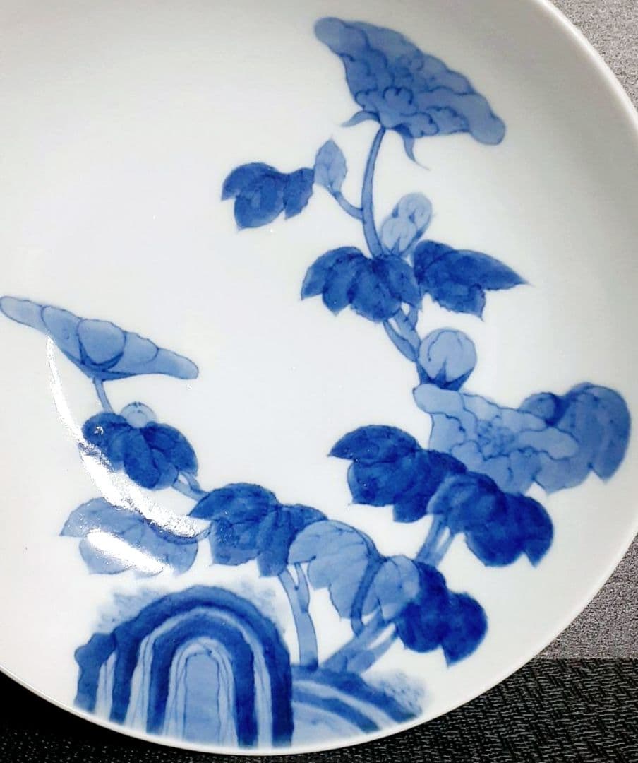 江戸時代後期　後期藍鍋島　芙蓉文様　裏面　七宝繋ぎ文様　櫛高台　21.4cm鉢