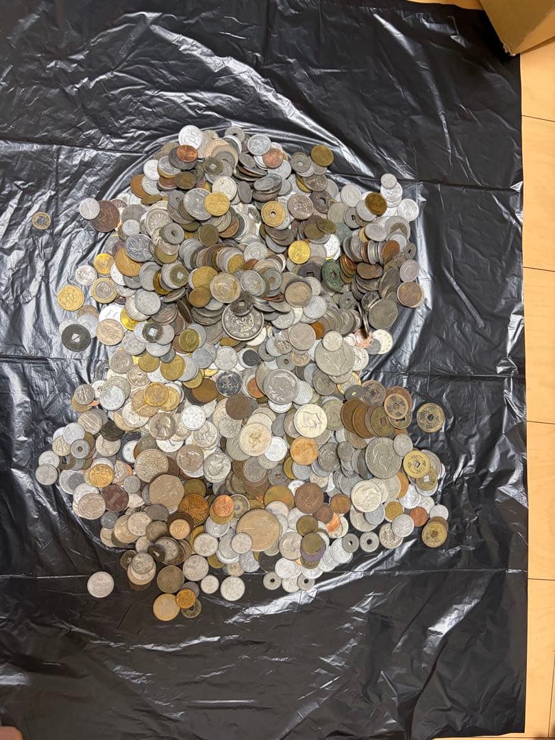 日本の昔のお金と海外のお金（約4キロ）