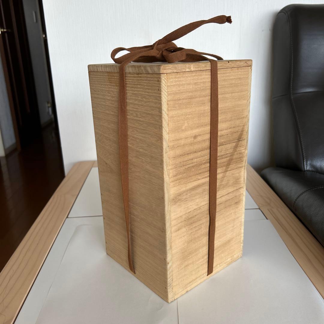 青花 青と白の花模様の瓢箪型陶器瓶