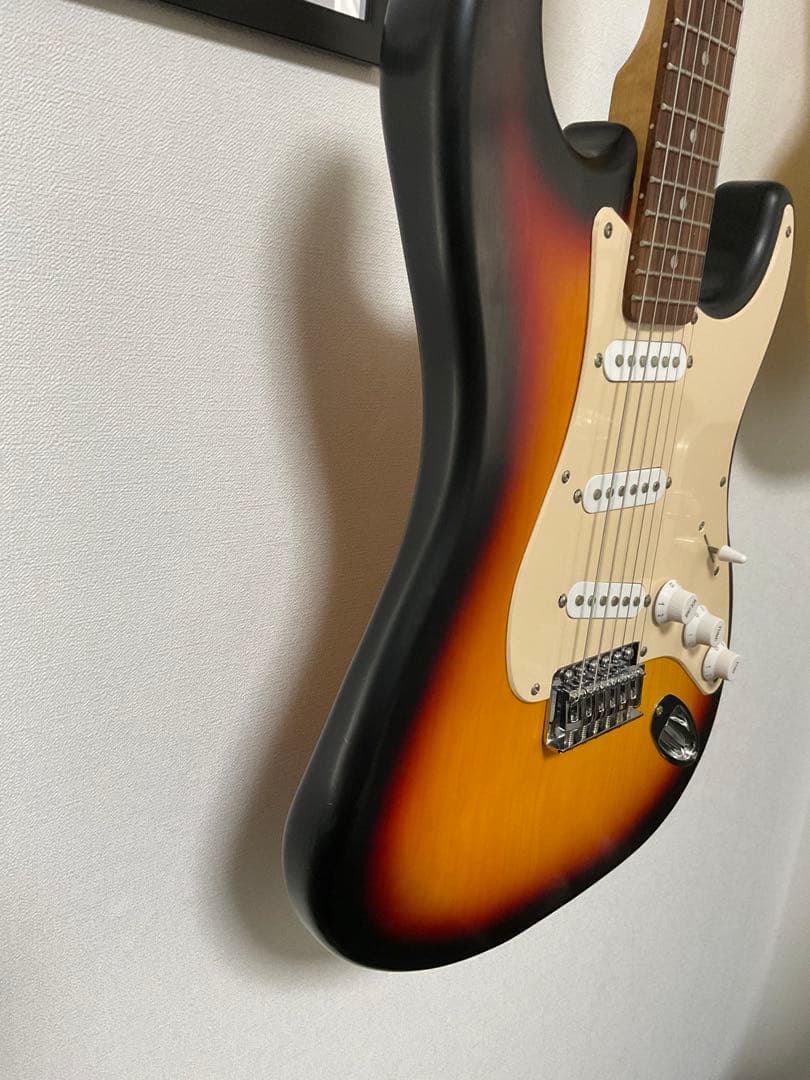 ストラト　タイプ　弾き心地良　艶消しボディ ブラウンサンバースト