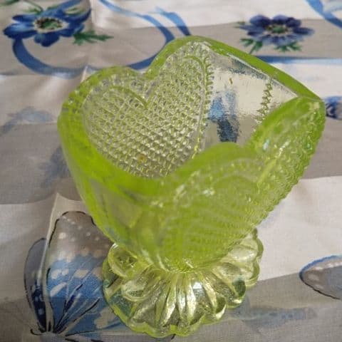 ウランガラス ハート