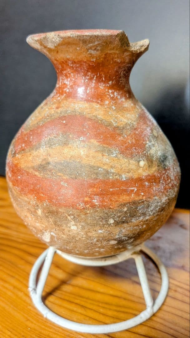 メキシコ彩陶土器　彩色とヘラによる光沢処理が見られる壺