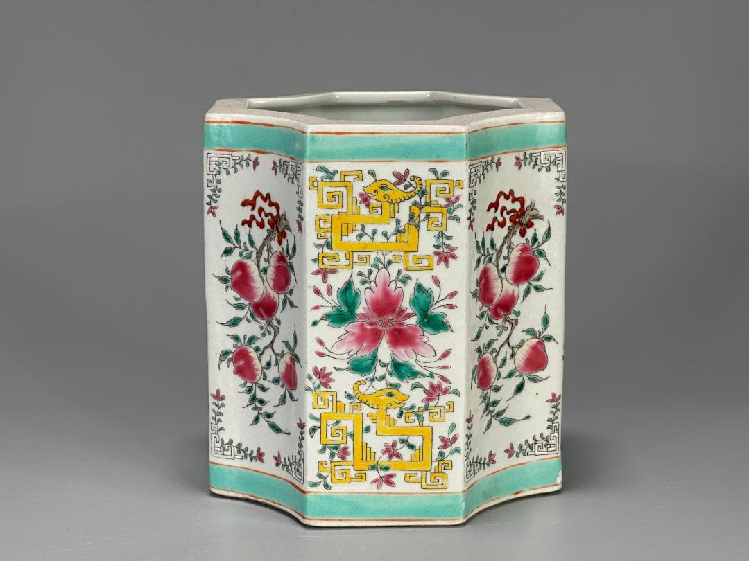 中国　清　粉彩　桃文　花卉文　八角形花柄筆筒　花瓶