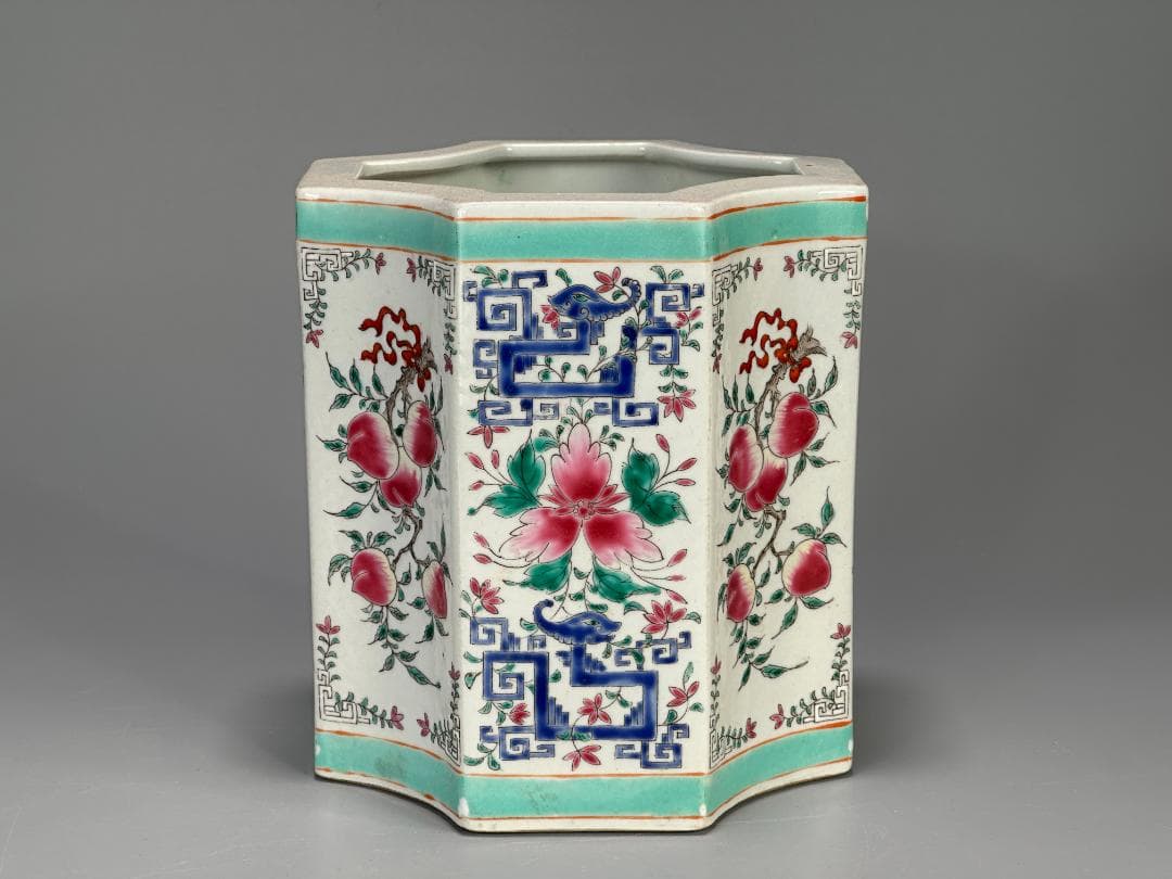 中国　清　粉彩　桃文　花卉文　八角形花柄筆筒　花瓶