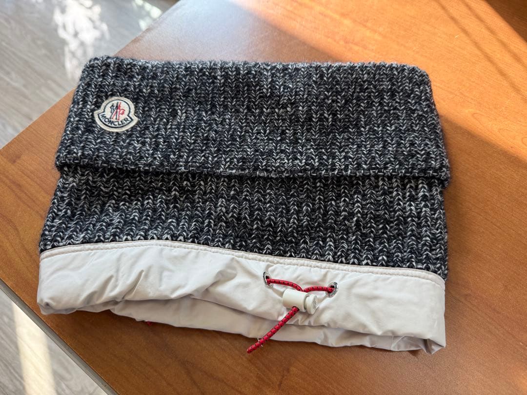 モンクレールネックウォーマー （未使用）黒とグレー