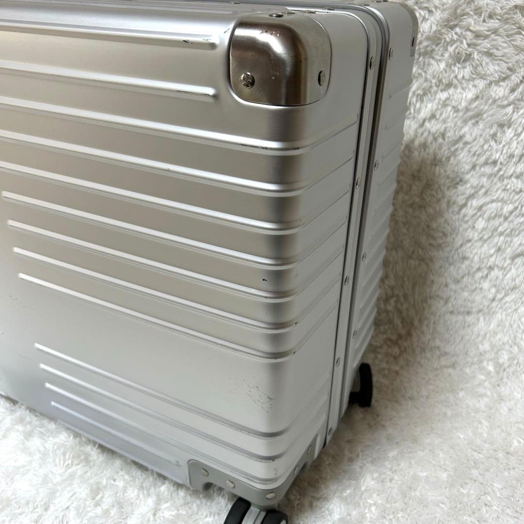 innovatorイノベーター アルミスーツケース スターリングシルバー 42L