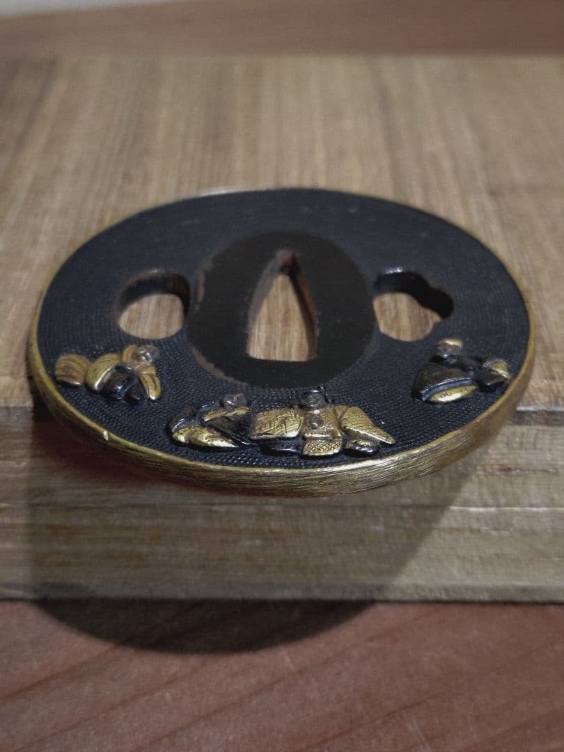 赤銅 魚子地 象嵌 人物 鍔 武者 僧侶 金工 武具 刀装具