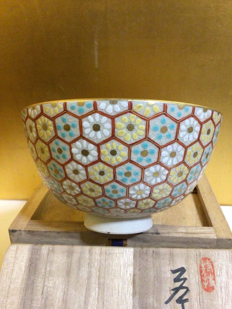 茶道具 茶碗 亀甲の可愛い柄 木箱付き