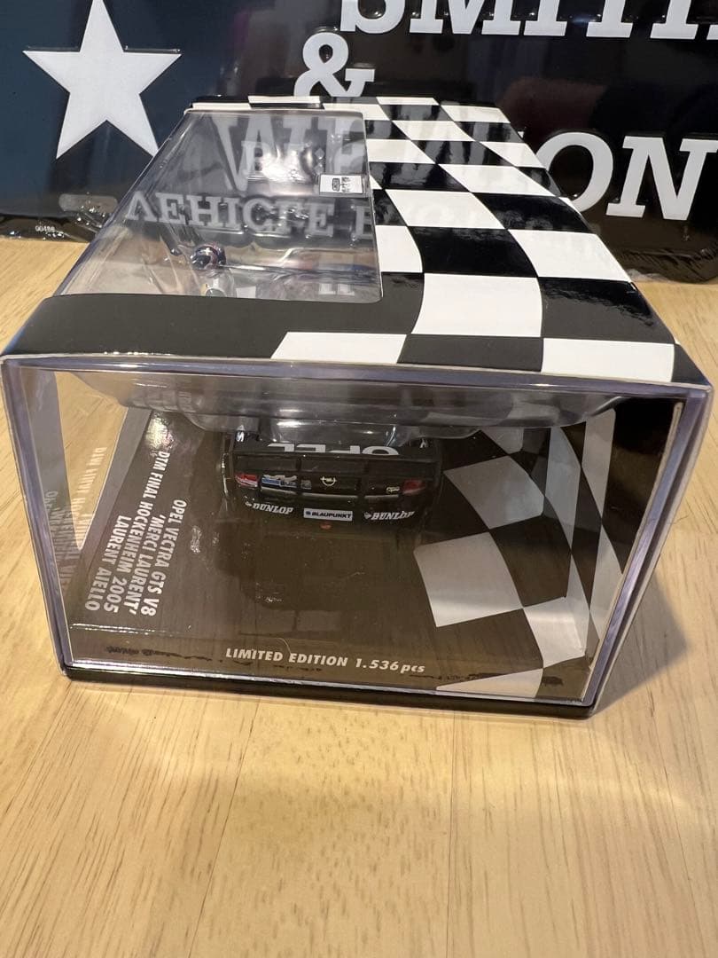 ミニチャンプス　OPEL VECTRA GTS V8 1／43ミニカー