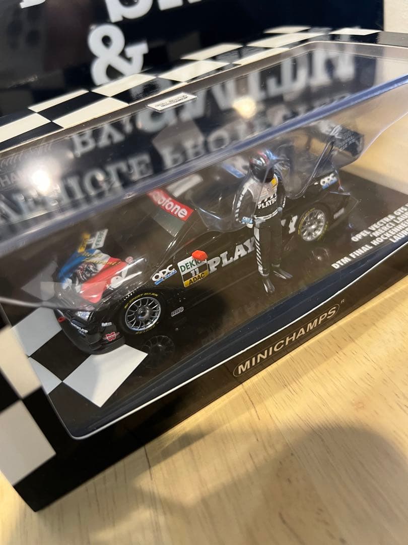 ミニチャンプス　OPEL VECTRA GTS V8 1／43ミニカー