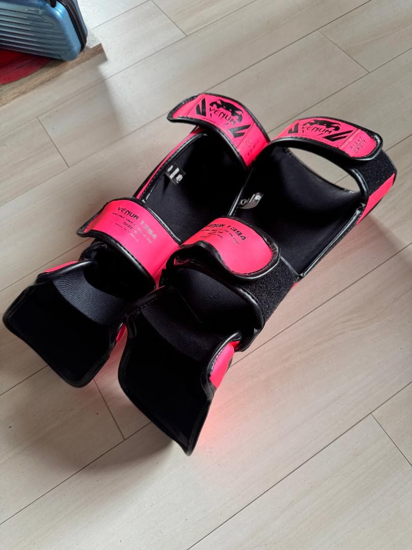 Venum シンガード レガース