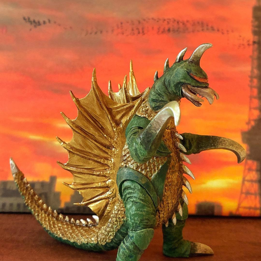 ガイガン1972 リペイント品　HG東宝怪獣　ゴジラ　ガシャポン　バンダイ