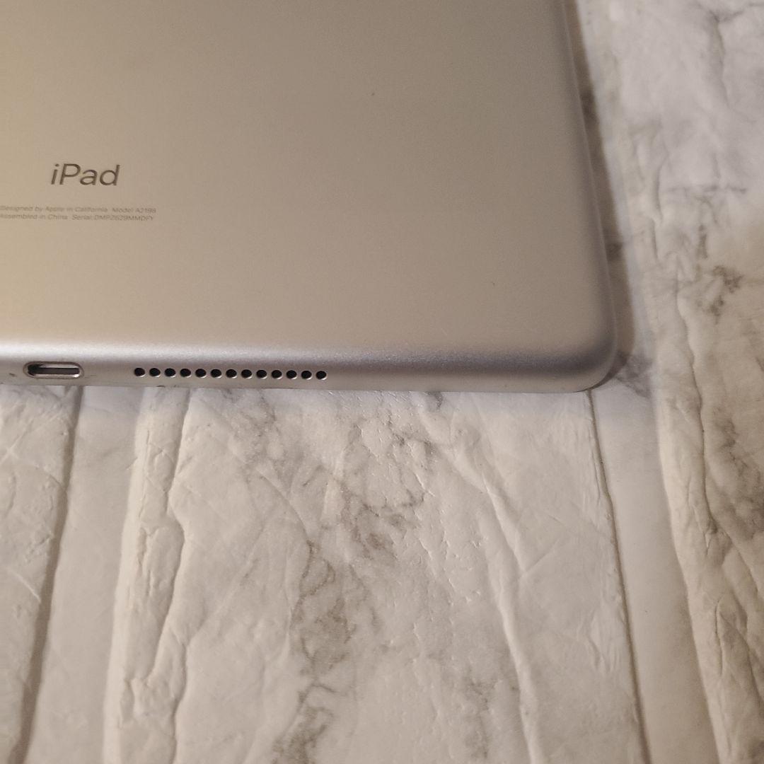 215 iPad 7世代 128GB SIMフリー シルバー