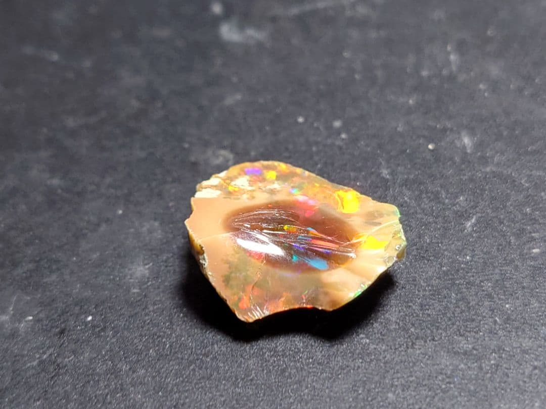 希少　エッグ　エチオピアウェロ産　オパール　原石　鉱物標本　ジュエリーグレード