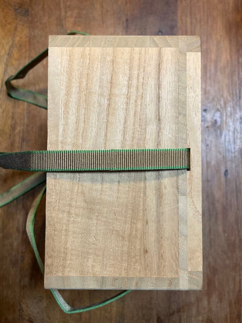 古出雲茶碗 銘:慶雲 裏千家十五代鵬雲斎書付 箱 古楽山 ニュウあり,高台小欠け