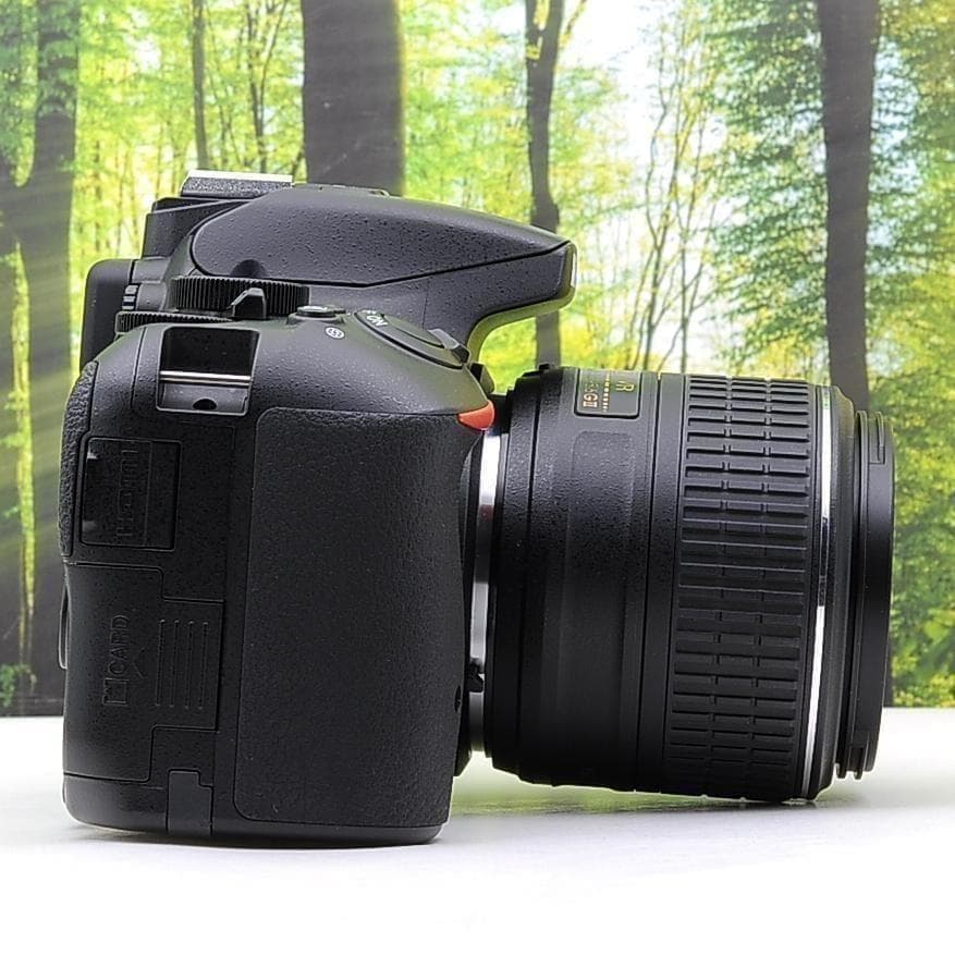 ショット数7259枚！スマホ転送機能付☆ニコン D5500☆液晶タッチ操作