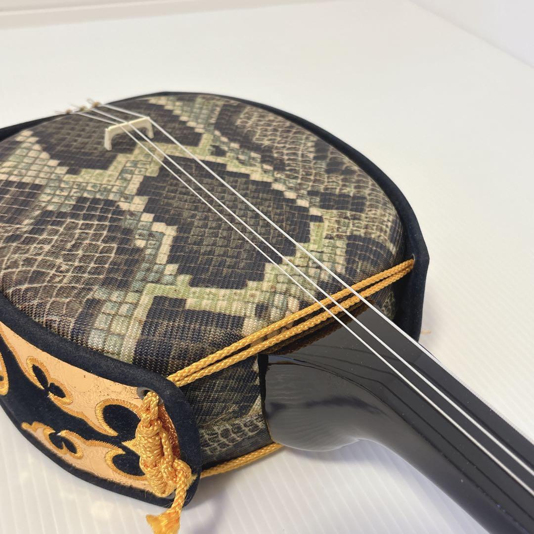 【美品】沖縄三線 三味線 人工革 蛇 ヘビ へび 初心者 入門 民族楽器 弦楽器