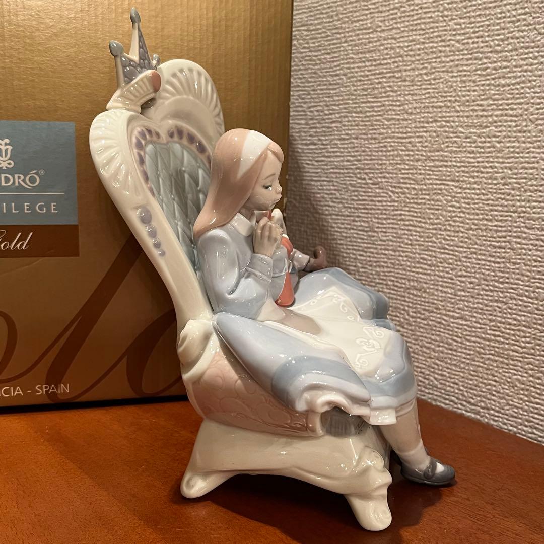 希少　新品　未使用　不思議の国のアリス　リヤドロ　陶器　人形　置物　箱入り