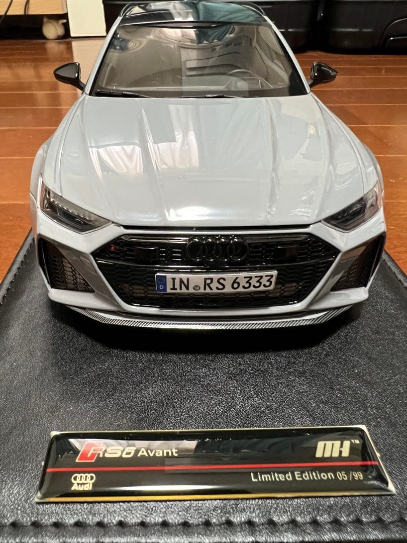 MOTORHELIX 1/18 ナルドグレー　Audi RS6 Avant