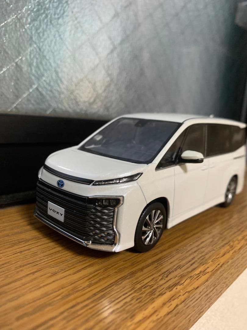 トヨタ 90ヴォクシー 30分の1ミニカー ホワイトパールクリスタルシャイン