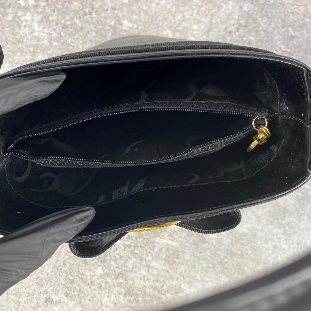 美品 フェラガモ ヴァラ金具 リボン バケツ型 レザーハンドバッグ ブラック 黒