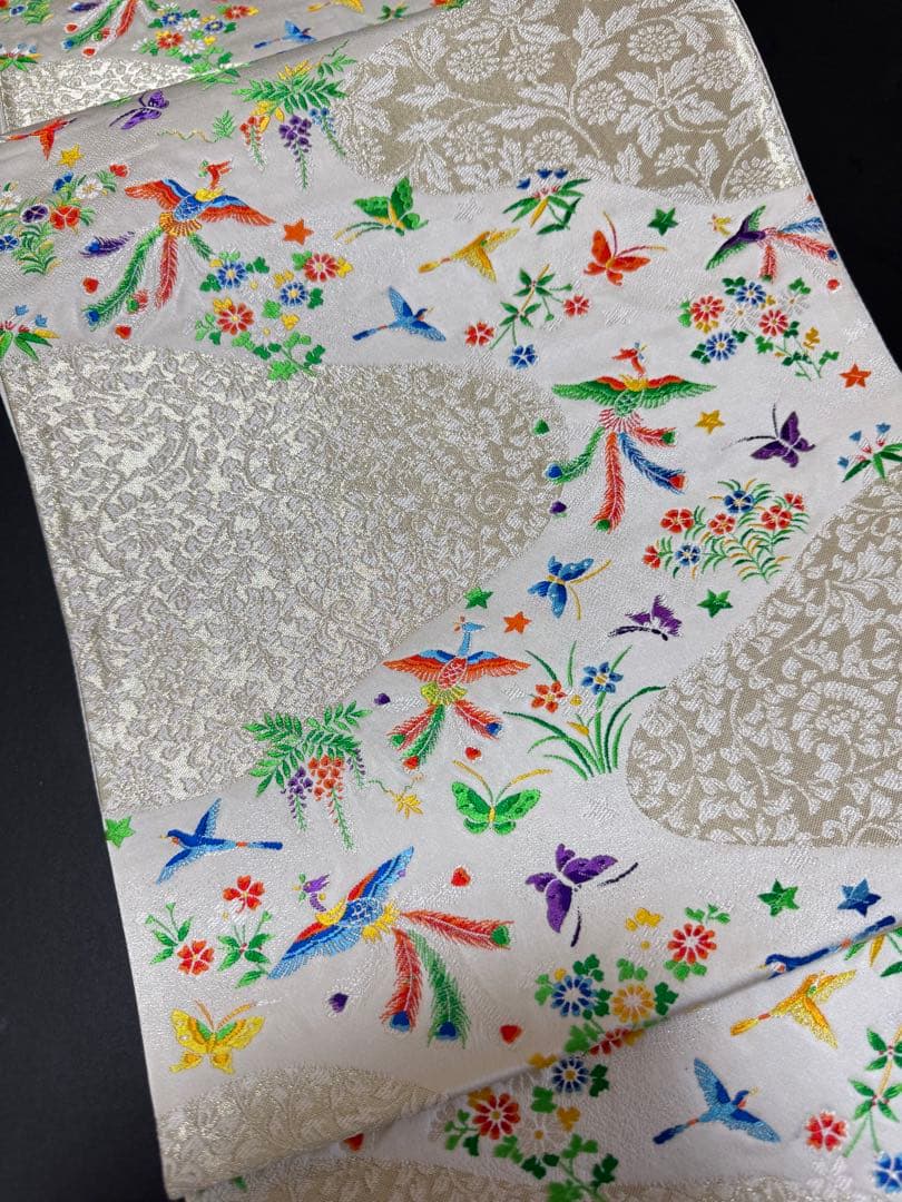 【銘品美品】西陣老舗機元「植山茂八織物」白地 唐織刺繍 紋織「花喰い鳥文図」