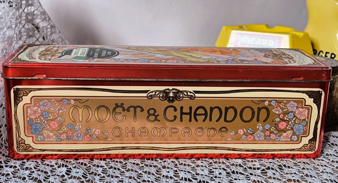 ミュシャ ティン缶 モエ・エ・シャンドン記念缶