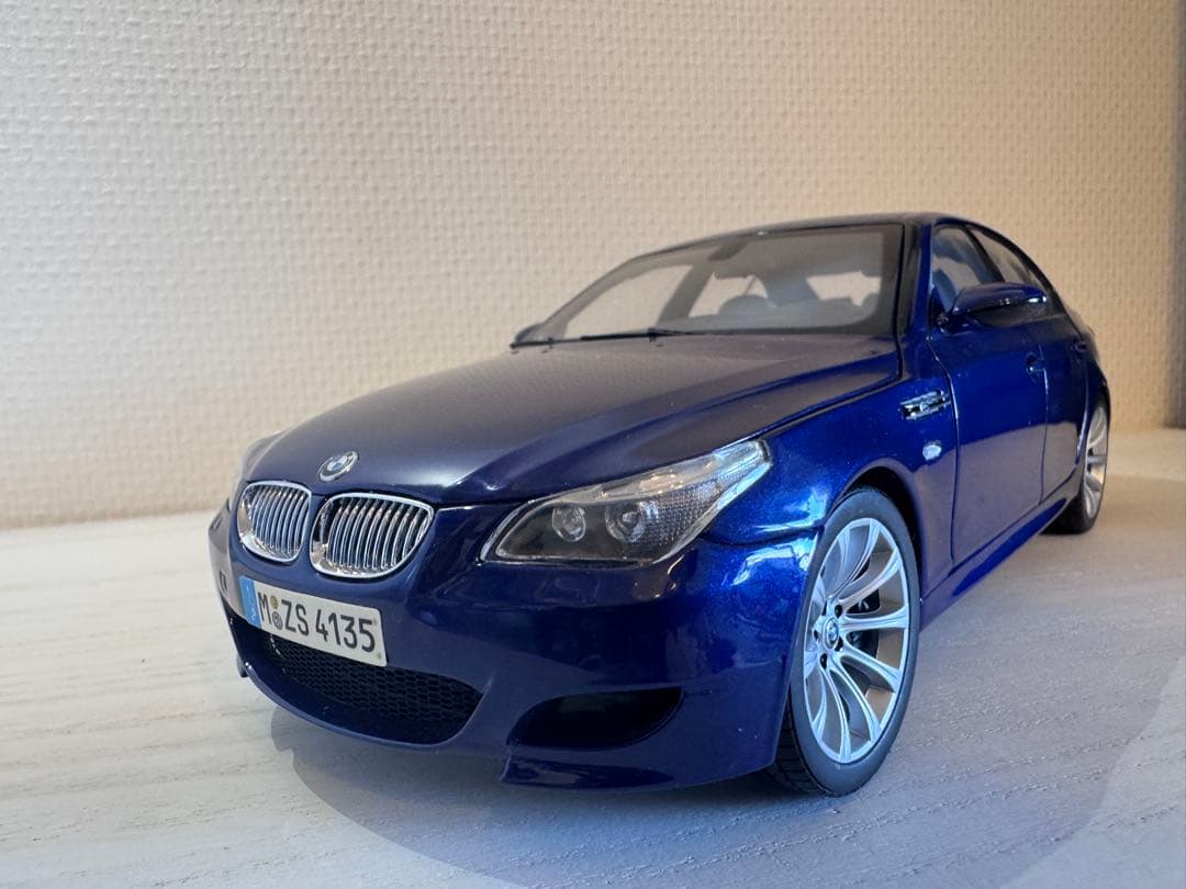 BMW M5 1/18 スケールモデル 青