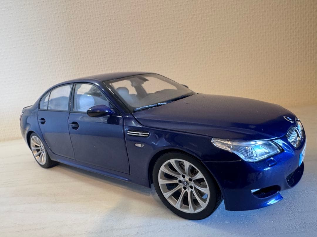 BMW M5 1/18 スケールモデル 青