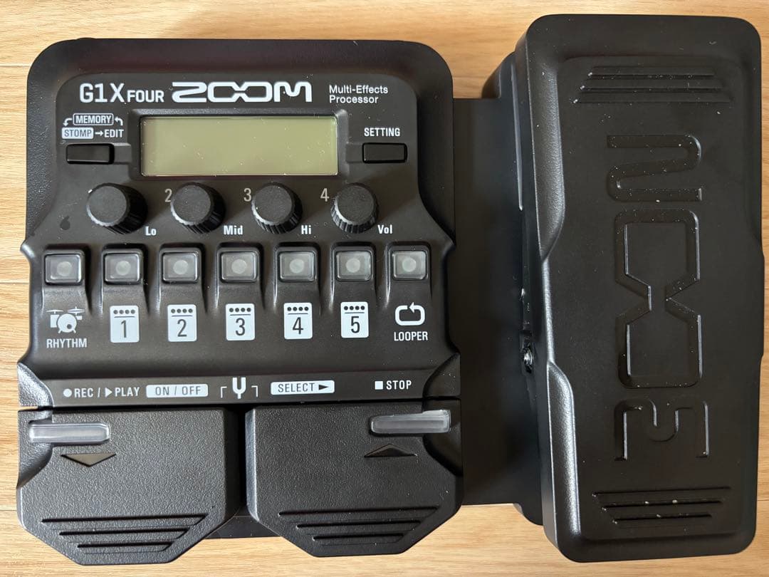 ZOOM G1X FOUR マルチエフェクター　〈アダプター付属〉
