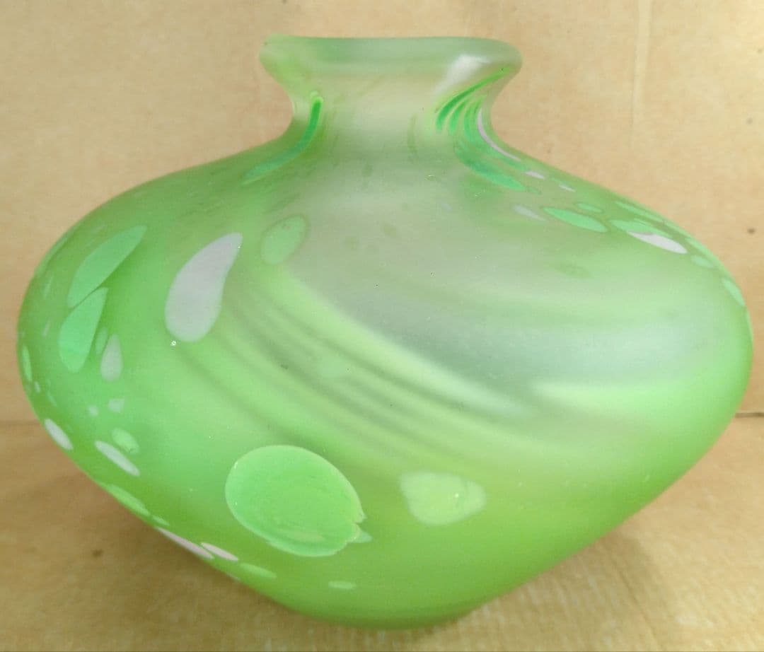 【本物保証】藤田喬平 手吹 金彩花瓶(緑色系) 共箱 栞 ｗ16㎝超