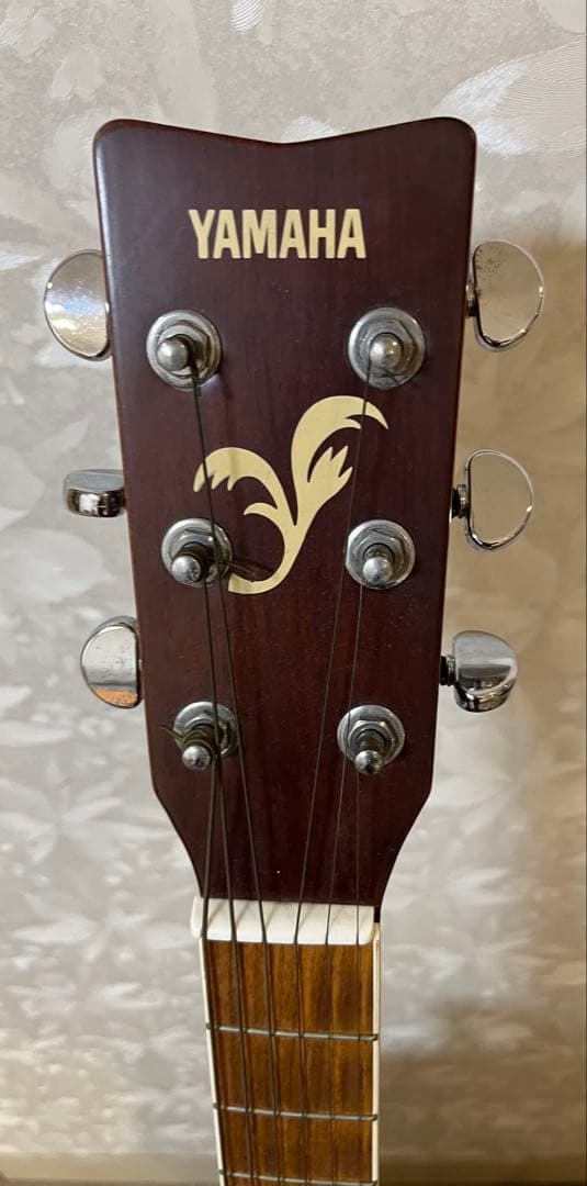 YAMAHA FS-325アコースティックギター　中古、ケース、ギター立て、カポ