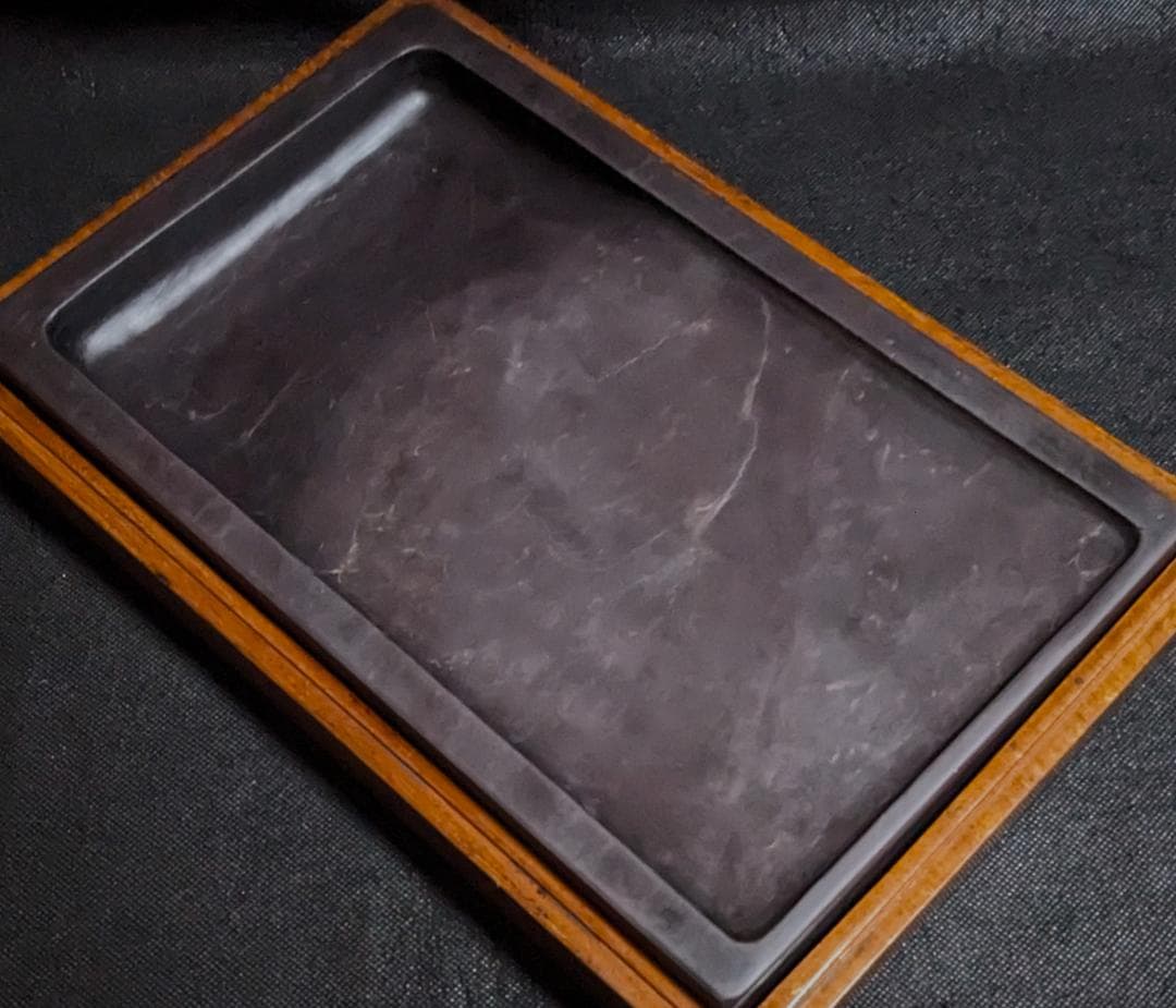 【Y】　　◆端渓硯（青花・冰紋・金線・魚脳凍の美石／十二吋／唐木共箱）