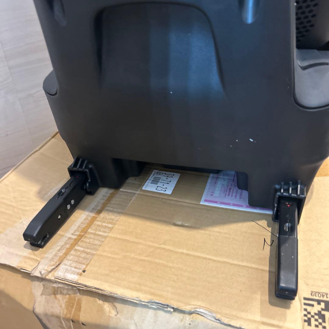 美品　エールベベ　クルットR　ST　ブラウン　BF171　チャイルドシート