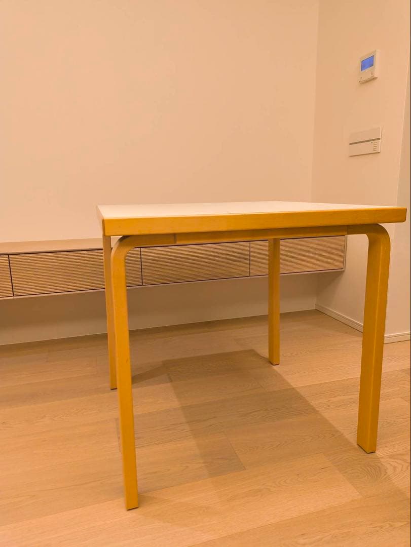 artek アルテック　テーブル81C ホワイトラミネート