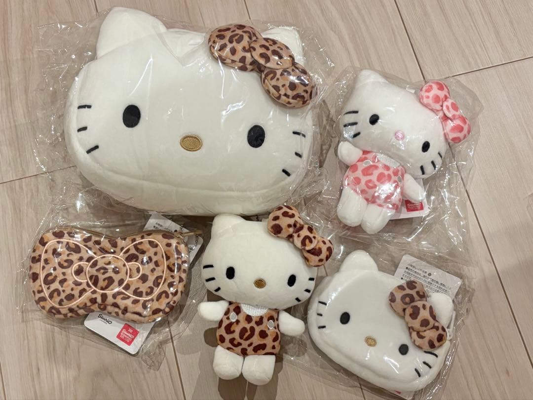 ハローキティ ヒョウ柄リボン ショルダーバッグ マスコット ミニポーチ アベイル