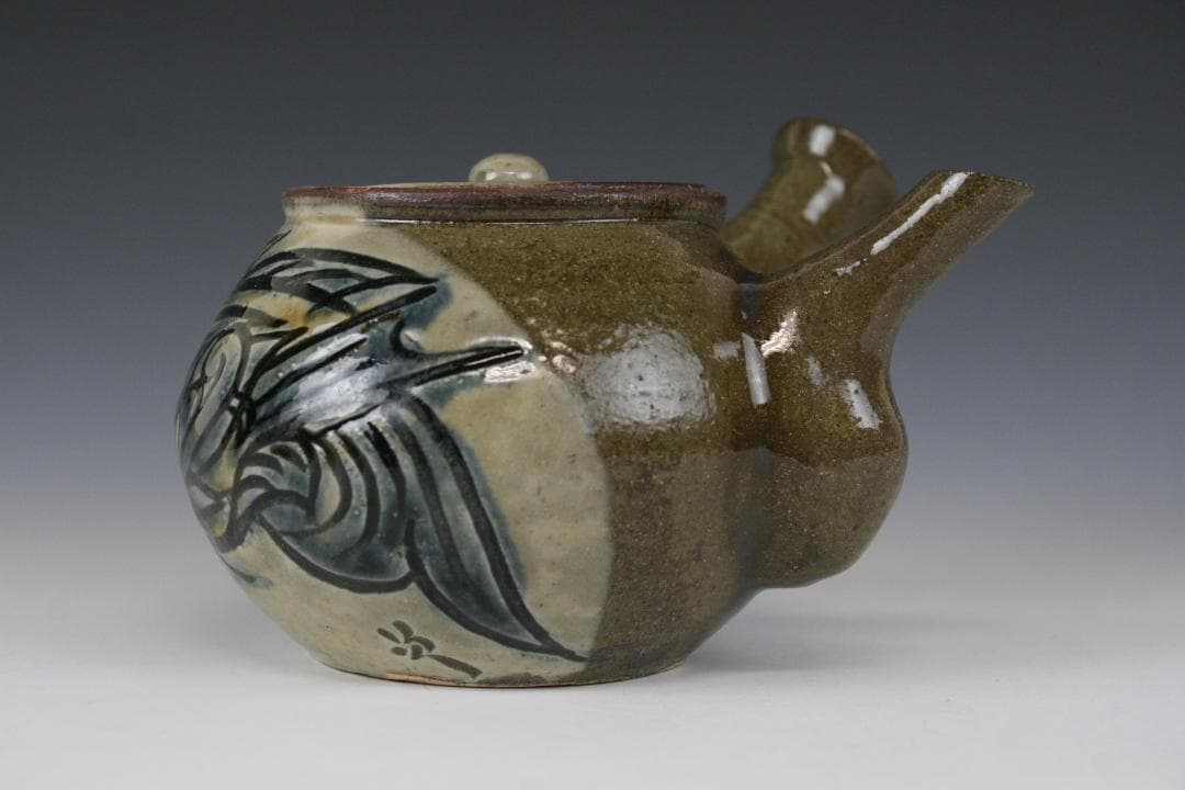 壺屋焼 人間国宝 金城次郎 作　魚文急須