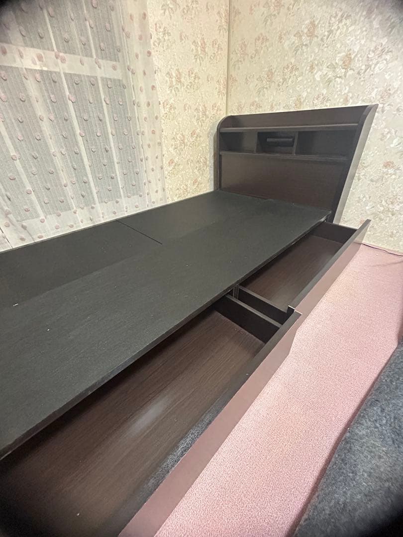 ダークブラウン シングルベッドフレーム 収納付き　ライト及び本棚付きホテルライク